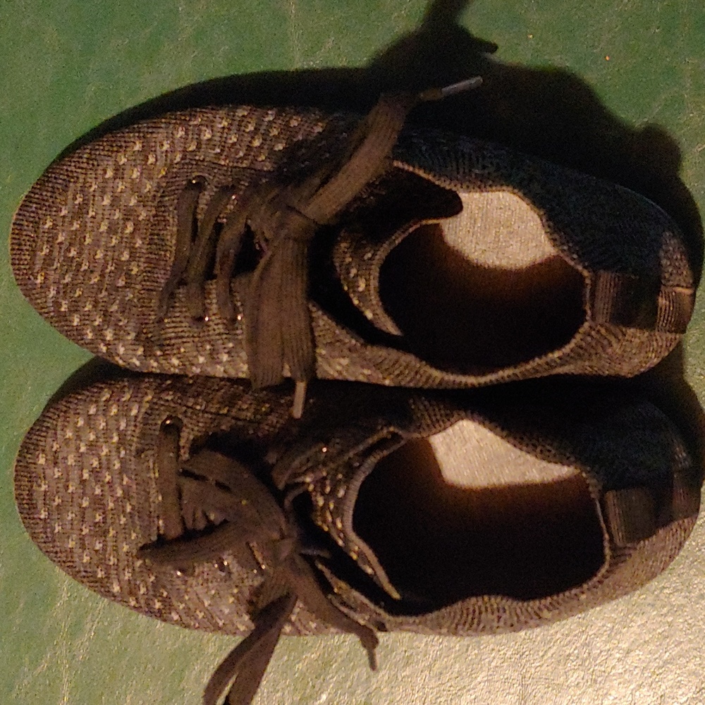 Suavs "The Zilker" Black Knit with Black sole Women's size 8